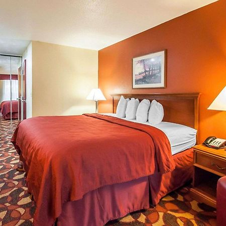 Quality Inn & Suites Kansas City I-435N Near Sports Complex Luaran gambar