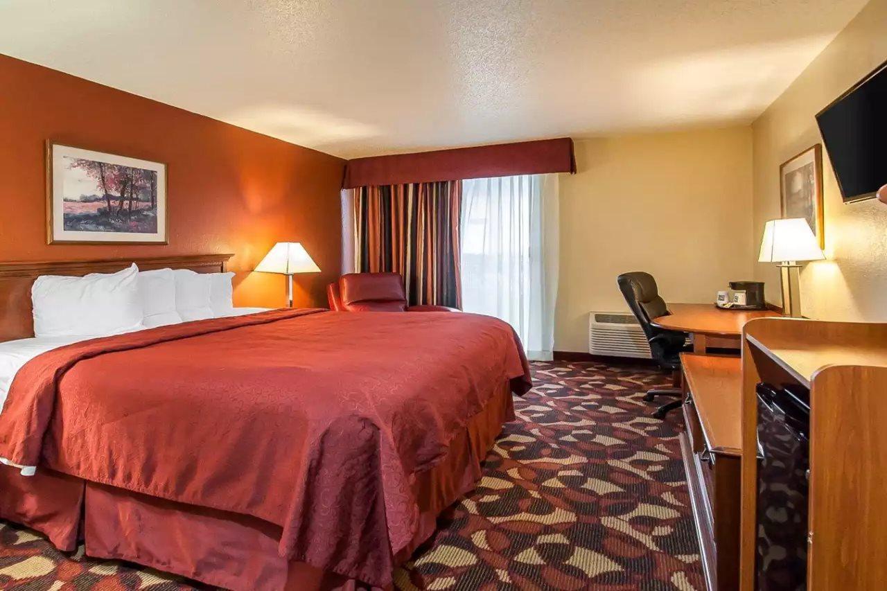 Quality Inn & Suites Kansas City I-435N Near Sports Complex Luaran gambar